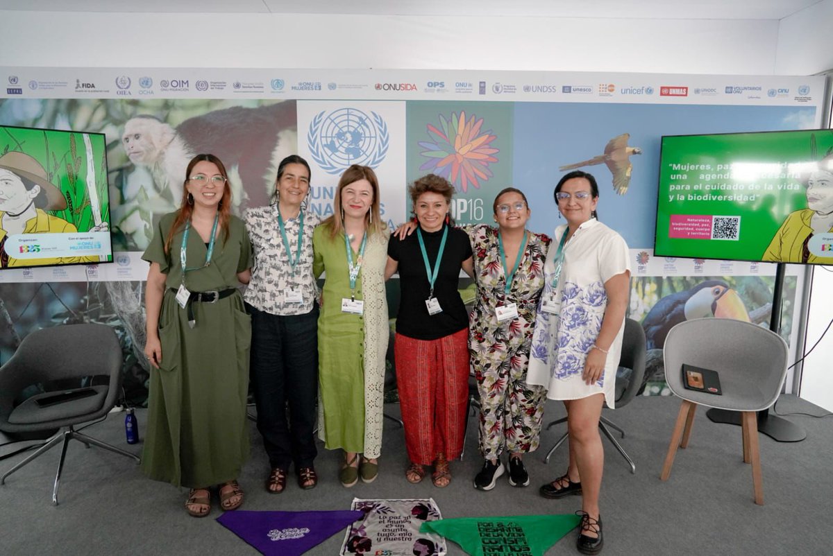 ONUMujeresCol's tweet photo. 🌍#Alianza1325 Una agenda urgente para el cuidado de la vida y la biodiversidad. Las mujeres están al frente de la defensa de naturaleza y paz, uniendo fuerzas para enfrentar la triple crisis climática. ¡Su potencial es clave para construir un futuro sostenible! #MujeresEnLaCOP16 https://t.co/JqNnF7FYFC