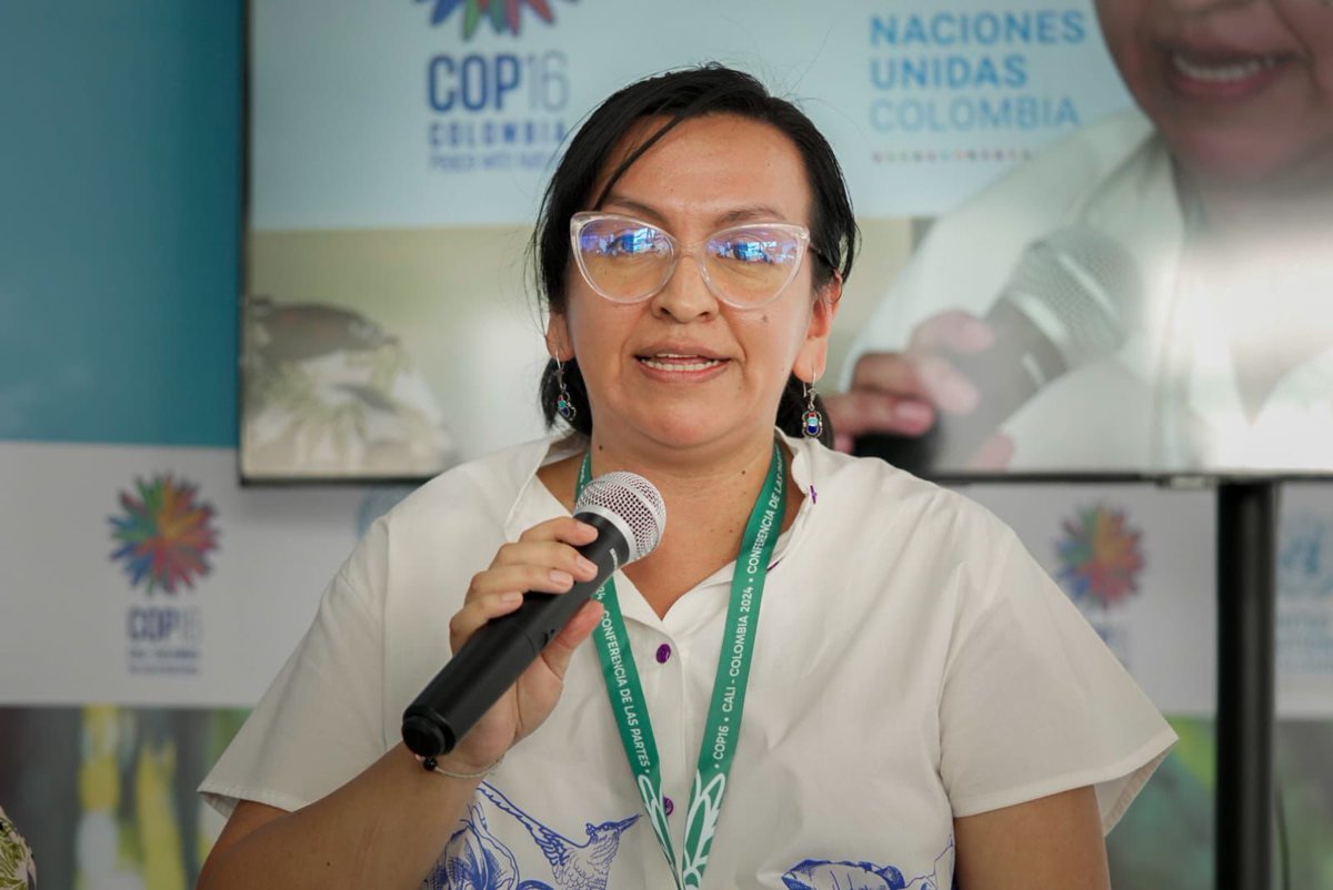 ONUMujeresCol's tweet photo. 🌍#Alianza1325 Una agenda urgente para el cuidado de la vida y la biodiversidad. Las mujeres están al frente de la defensa de naturaleza y paz, uniendo fuerzas para enfrentar la triple crisis climática. ¡Su potencial es clave para construir un futuro sostenible! #MujeresEnLaCOP16 https://t.co/JqNnF7FYFC