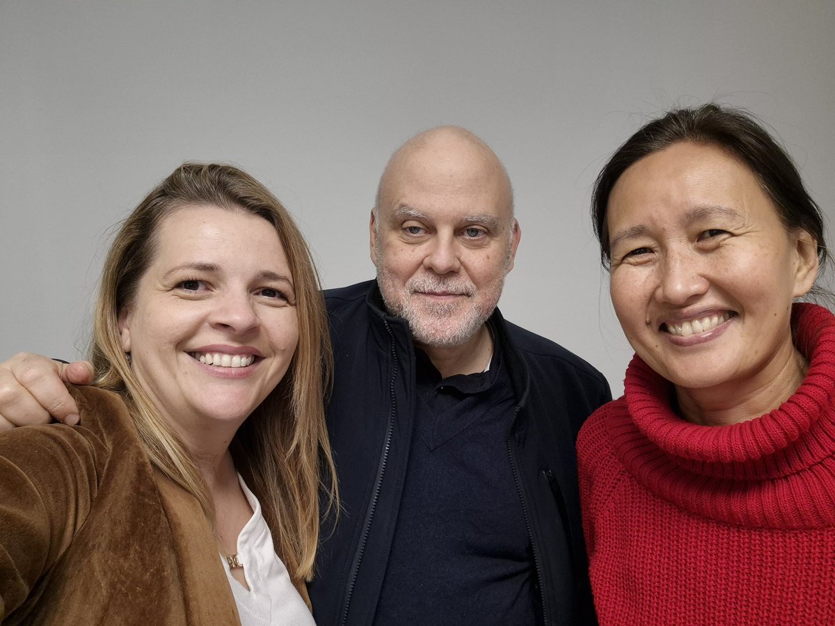 AdinaDudau's tweet photo. And the cherry on the cake, a wonderful impromptu @EuropeanManage1 meeting ๐คฉ #wheninParis @UofGAsbs https://t.co/PIRrrITQnO