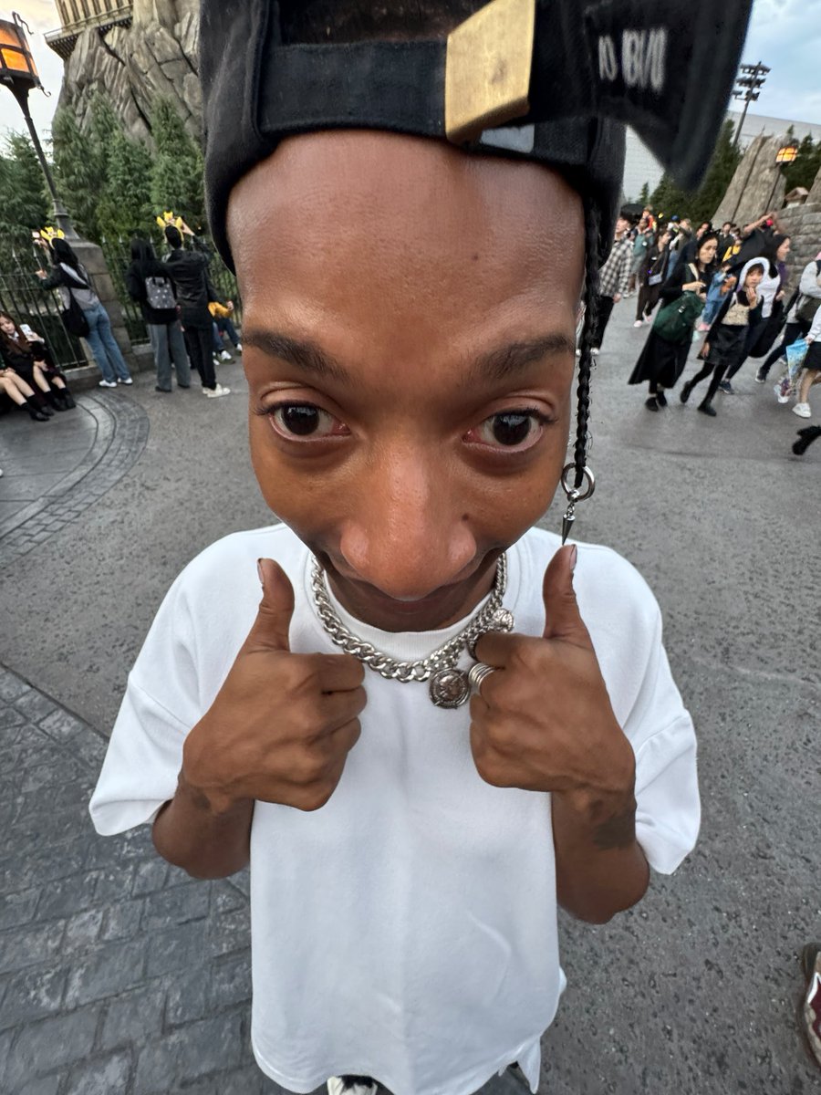 Lmao <a href="/xxMia_Shaixx/">mia shai</a> caught the most cursed image of my life 😂😂😂😂