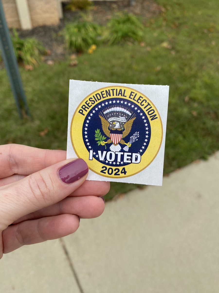 kmconda's tweet image. @Richzeoli Early voting is busy in #ChapinSC! But we were in and out in 10 minutes! #SouthCarolina 🇺🇸