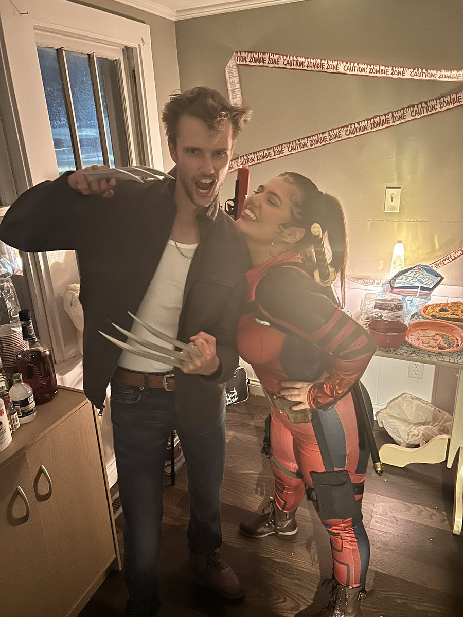 MsLeahDarling's tweet photo. Wolverine &amp; Deadpool ❤️ https://t.co/9JxQIurcvC