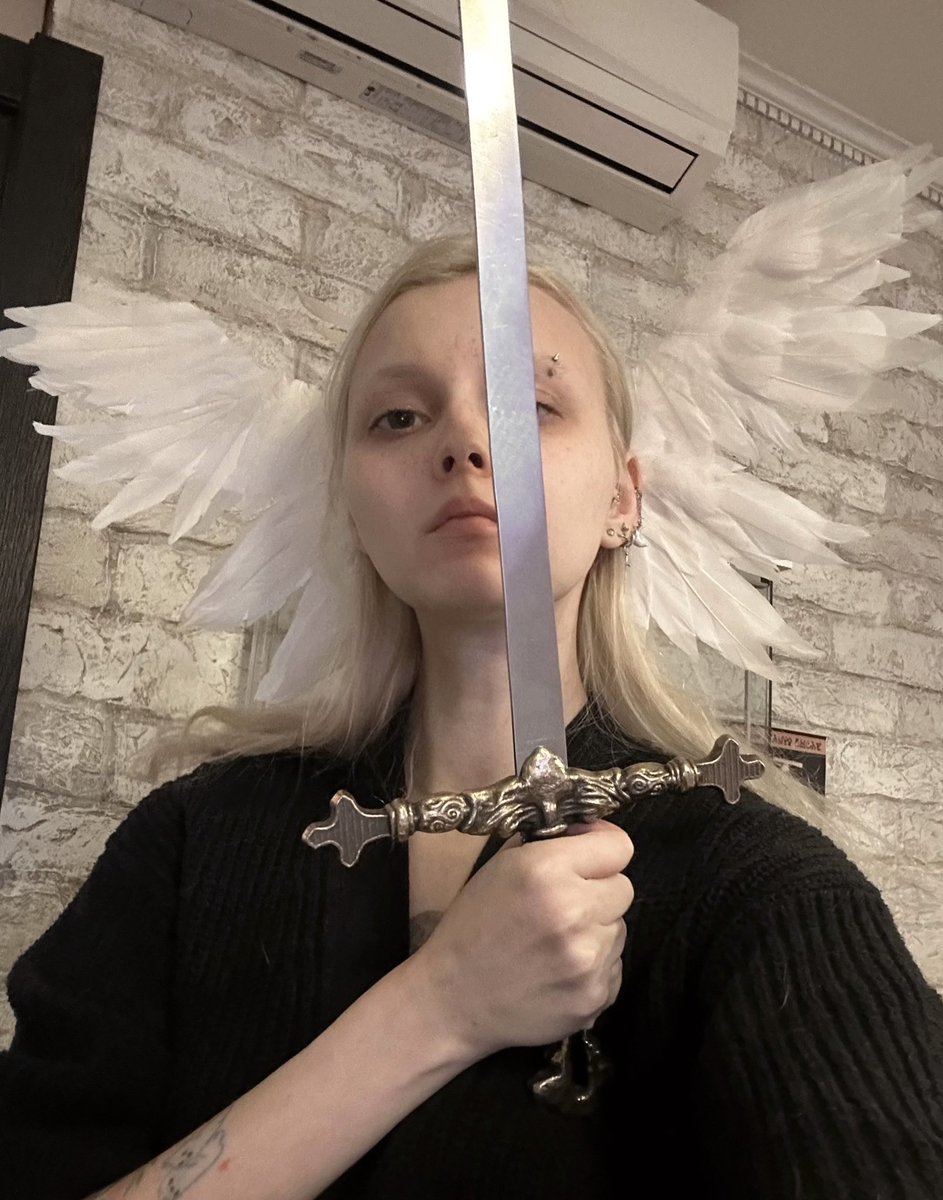 румяная сова 🦷🩸 (@yuka_jevons) on Twitter photo 