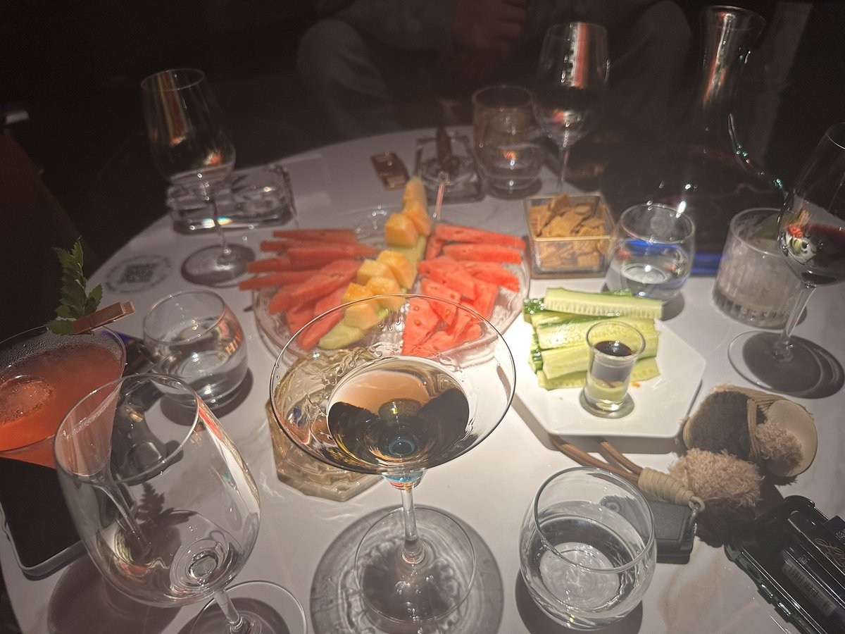 Junning0829's tweet photo. 小酌一杯 放松心情
这个调酒真的很劲道呀
名叫今夜不回家哈哈 https://t.co/xPcBlLc7M3