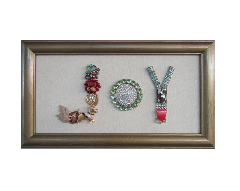 Carolyn40679267's tweet photo. Framed Jewelry Art Sign JOY #1 #FramedJewelryArt #VintageJewelry #Repurpose #Handcrafted #WordArt #Joy #SignArt #OOAK #UniqueGift #MomSisDaughterGift https://t.co/4vLUVmKmMS via @jimmiesart https://t.co/PdU3Pp9BuG