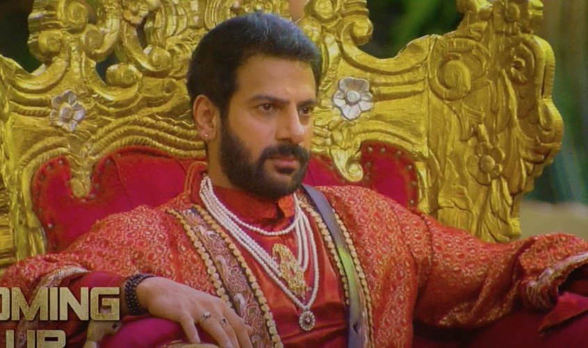 BollySpy's tweet photo. #BiggBoss18 | #KaranveerMehra Vs #VivianDsena..

Kaun Hai Baahubali?
RT🔁 -- Vivian
LIKE❤️ -- Karanveer https://t.co/AbIc7xVHk5