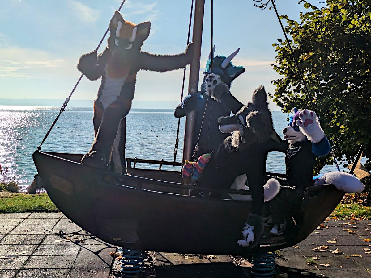 Pirates of the Fluffybeans!

with <a href="/FugriDE/">Fugri</a> <a href="/Tyerell32/">Tyerell</a> Fryki_furry (on insta)

📷 <a href="/cheetah_spotty/">🦣 @cheetah_spottycat@toot.cat</a>
📍 Lake Constance

#girafur