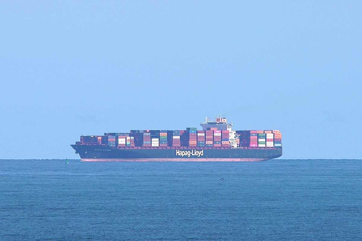 johnmorgan726's tweet photo. The NAGOYA EXPRESS, IMO:9450428 Vienna Express-class #ContainerShip en route to Norfolk International Terminal (NIT) Virginia, flying the flag of Liberia π±π·. #HapagLloyd #NagoyaExpress #ShipsInPics https://t.co/QPRLoC12JE
