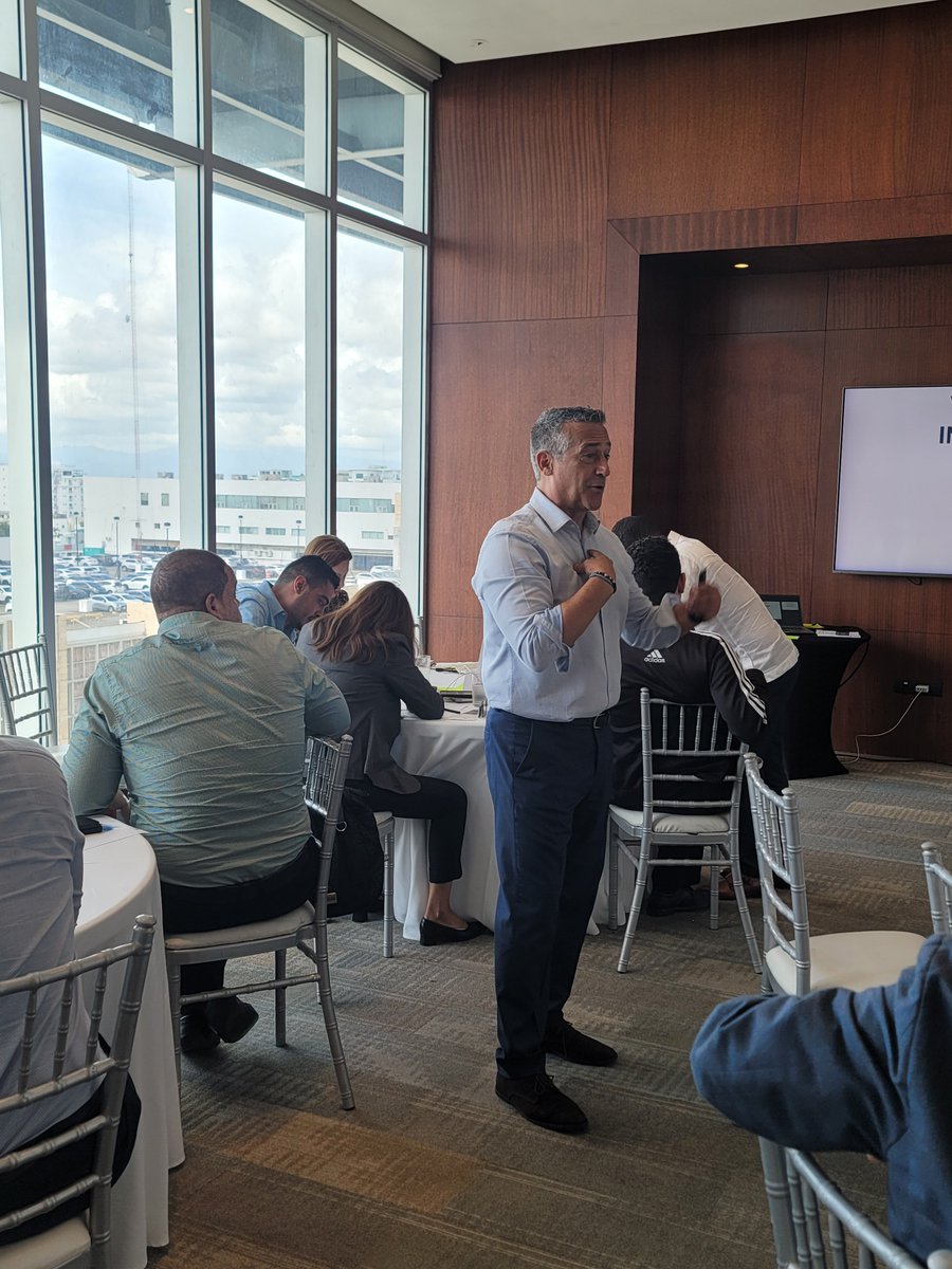 📝 The 2nd day of our Digital Connections Workshop in 🇩🇴 series is progressing enthusiastically. We are currently enjoying presentations from distinguished leaders in innovation and digitalization. Josemaría Siota from <a href="/iesebschool/">IESE Business School</a>  Business School, sharing insights on the future