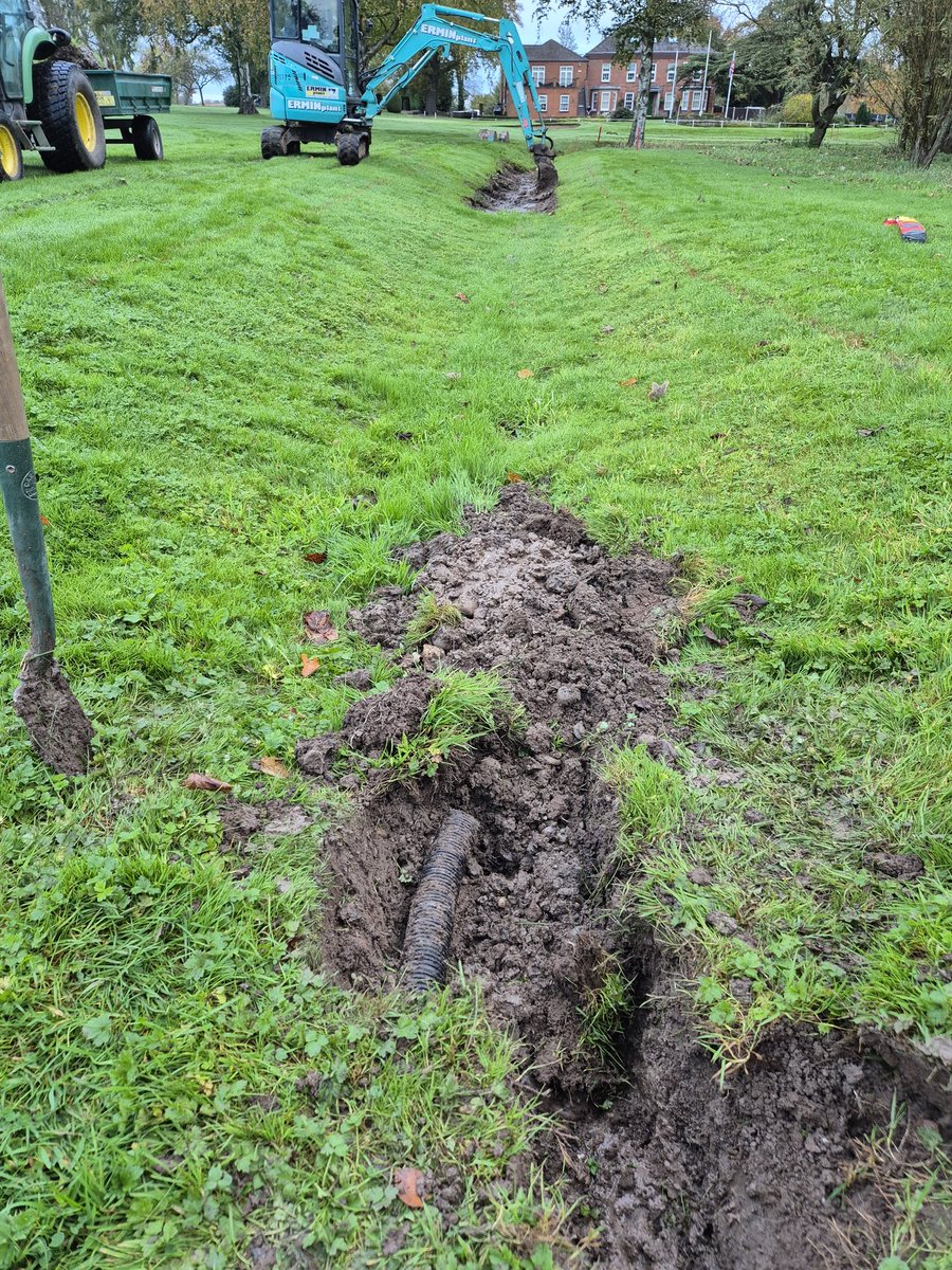 _BillyHayes_'s tweet photo. 17th hole ditch and pond clearance today. 
60mm pipes found from fairway drainage. 
Ditch cleared, pipes rodded and silt extracted from the pond. Satisfying jobs all round.
Well done @Nathan_Slater17 top work. 👏 
@GolfDroitwich https://t.co/E2isEFyWVK