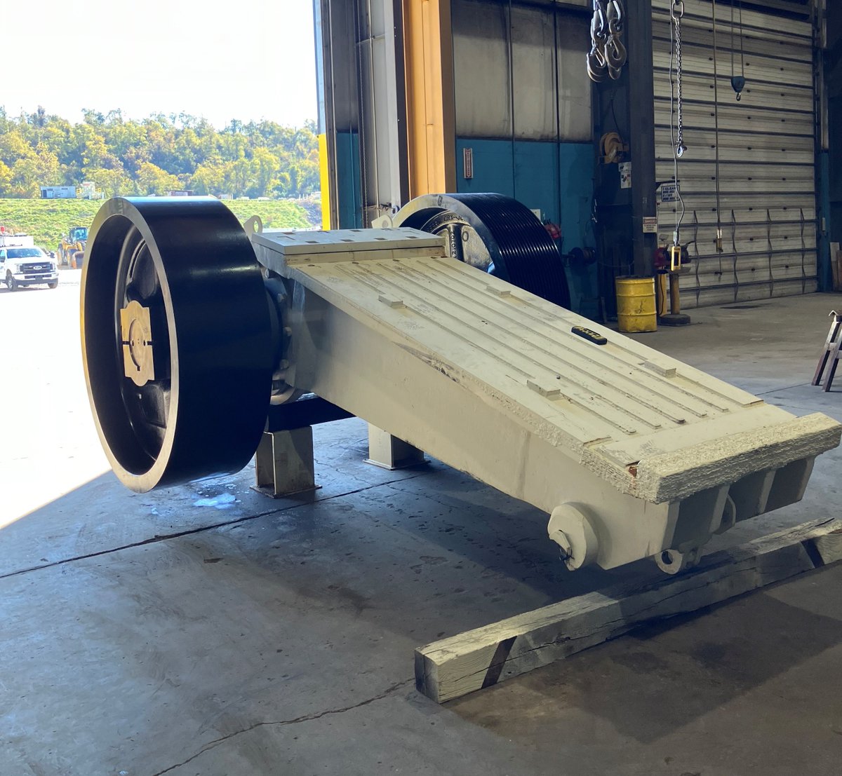 MellottCompany's tweet image. This Lippmann 42x48 Pitman assembly is getting ready to be loaded up and shipped out to it's new owner!  We stand behind the products and services we provide.  🤝 #MellottForLife  #rockcrushing #aggregateindustry #instock