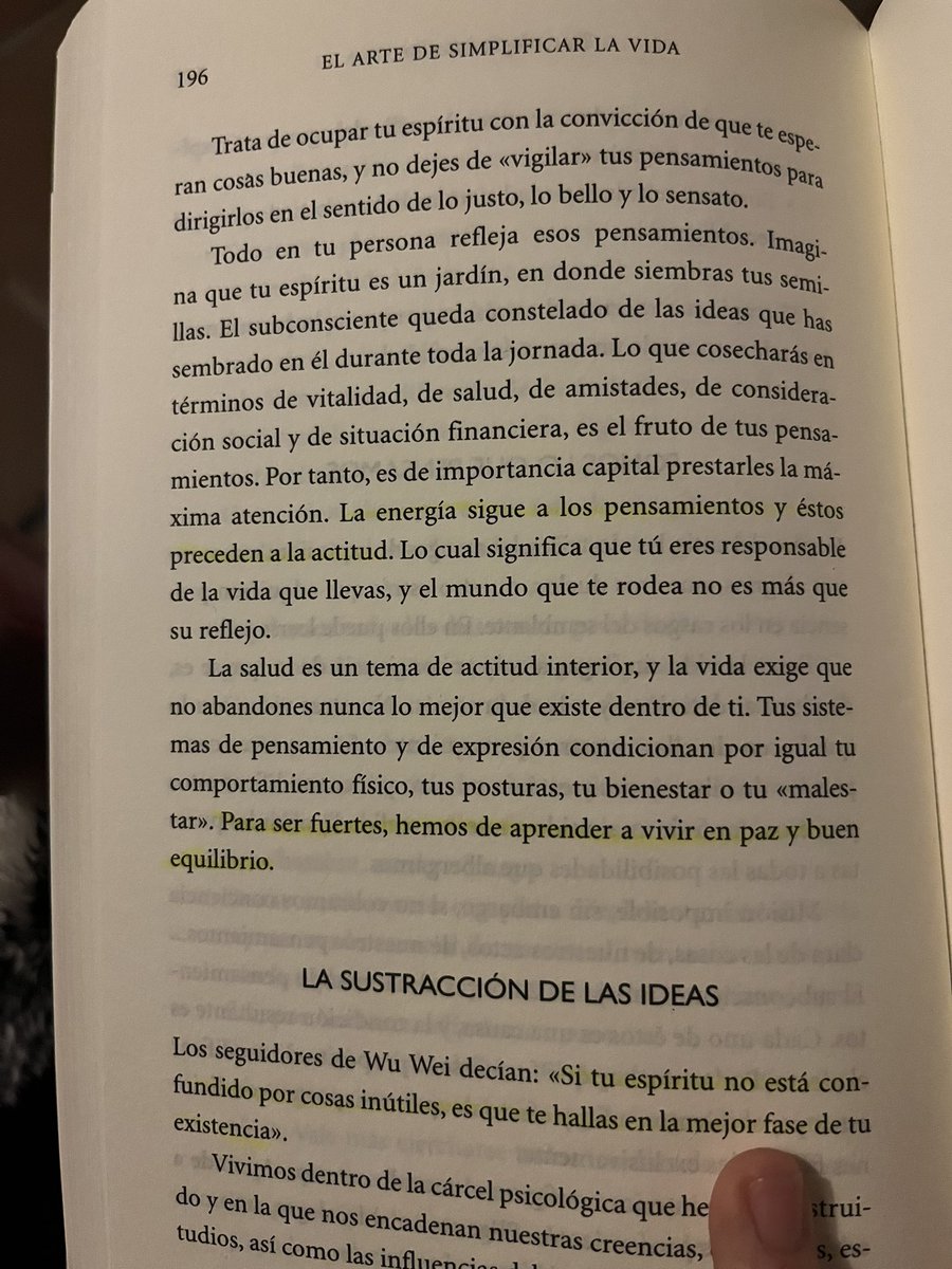 mnaadiap's tweet photo. Hay que dejar que los pensamientos desfilen como las nubes por el cielo. No pensar la vida, ser la vida https://t.co/0VgiRzpH0d