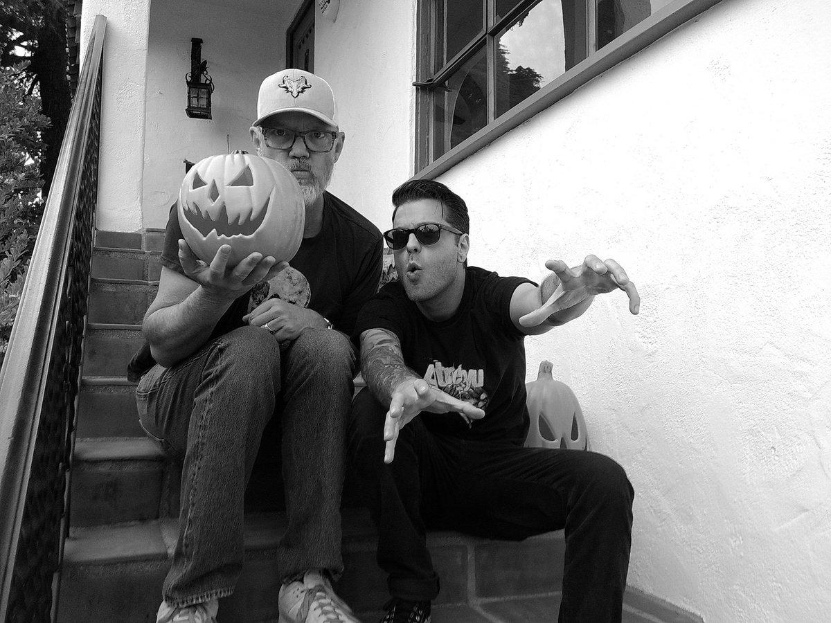 ICENINEKILLS's tweet photo. The perfect burial attire has arrived! Check out our @MatthewLillard @MacabreSpirits INK Colab before they’re 6 feet under…
🍋‍🟩🥃💀❤️🎃🪓
https://t.co/EVUdPUJAyM https://t.co/oWhqgJfvbC