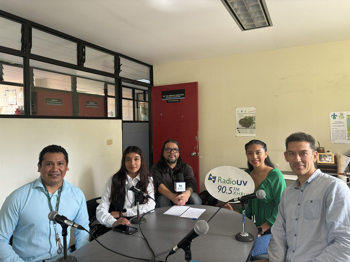 RadioUV's tweet photo. #RadioUVEnTuFacultad 🌱🎧
En vivo, desde la Facultdad de Biología y Ciencias Agrícolas, conversamos con el Dr. Carlos Roberto Cerdán, el Dr. Paulo César Paradas y las estudiantes Abigail Luna y Marlem Aguilar, quienes nos comparten más sobre el trabajo de Observacafé. https://t.co/4WibRuefBM