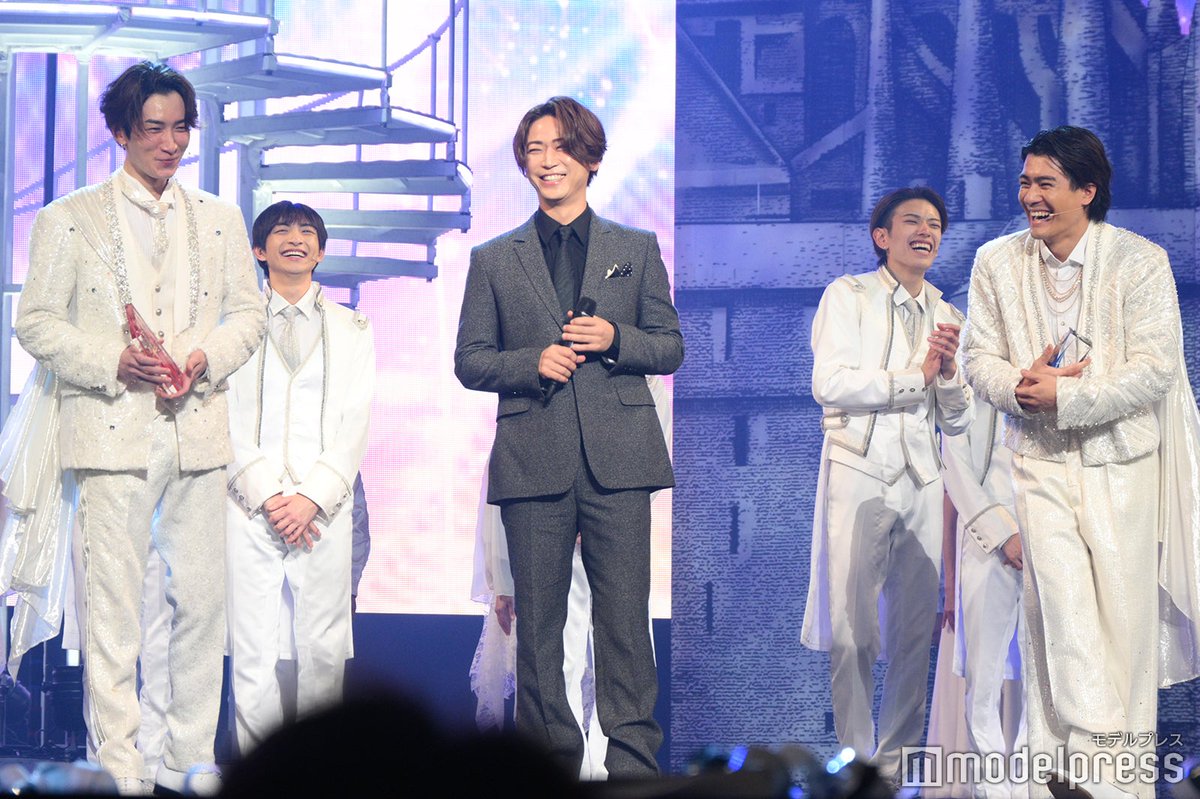 modelpress's tweet photo. 「DREAM BOYS」大千穐楽🥊💐

Snow Man渡辺翔太、KAT-TUN亀梨和也の
サプライズ登場に動揺隠せず“即確認”

🔻さらに写真を見る
https://t.co/zDypII75tT

#DREAMBOYS #ドリボ #SnowMan #渡辺翔太 #SixTONES #森本慎太郎 #しょっぴー #KATTUN #亀梨和也 https://t.co/ajHvp0pZ6Z