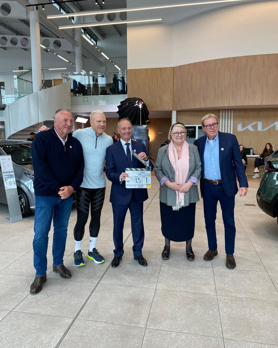 RosemaryShrager's tweet image. Rewind to the other week when I had the pleasure of filming an advert with some lovely friends!

 #Filming #AdvertProduction #CreativeFriends #BehindTheScenes #RosemaryShrager