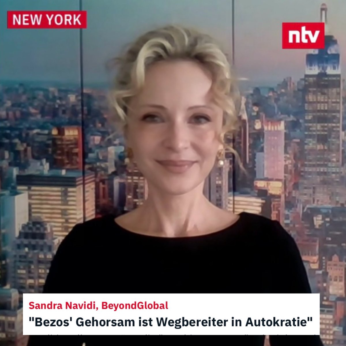 SandraNavidi's tweet photo. Washington Post: "Bezos' vorauseilender Gehorsam ist Wegbereiter in die Autokratie"
https://t.co/VtNRbQgJ3V
Traditionell unterstützt die "@WashingtonPost" seit vielen Jahren die Demokraten bei US-Wahlen. Doch nun schiebt Besitzer Jeff #Bezos dem einen Riegel vor. Für Sandra Navidi von BeyondGlobal kommt der "vorauseilende Gehorsam" des Amazon-Chefs einem "Wegbereiter in die Autokratie" gleich.
P.S. Was Bezos mit seinem Einknicken vor #Trump de facto getan hat, ist die Pressefreiheit ans Messer zu liefern., denn die wäre der erste demokratische Kontrollmechanismus, den Trump ausschalten würde.
Im Grunde hat Bezos, die #WaPo für seine anderen Unternehme wie Amazon und BlueOrigin geopfert, denn die sind seine Gelddruckmaschinen, im Gegensatz zur Washington Post, die für ihn lediglich ein Liebhaberprojekt darstellt.
Außerdem nicht zu vergessen: Jamal #Kashoggi, der auf Geheiß von Kronprinz Bin Salman #MBS während #Trumps Amtszeit ermordet wurde, war WaPo Journalist. Trotz erdrückender Beweislage nahm Trump Bin Salman in Schutz. Die Umstände deuten darauf hin, dass Trumps Schwiegersohn, Jared Kushner, Bin Salman vorher eine Liste mit Dissidenten überlassen hatte, da nachfolgend ungewöhnlich viele von ihnen in Saudi-Arabien aufgespürt und bestraft wurden. Kushner erhielt direkt nach Ende von Trumps Amtszeit $ 2 Milliarden zur Verwaltung, obwohl saudische Finanzberater Bin Salman dringend davon abgeraten hatten, da Kushner vorher noch nie Geld verwaltet hatte. @ntvde @teleboerse @RTL