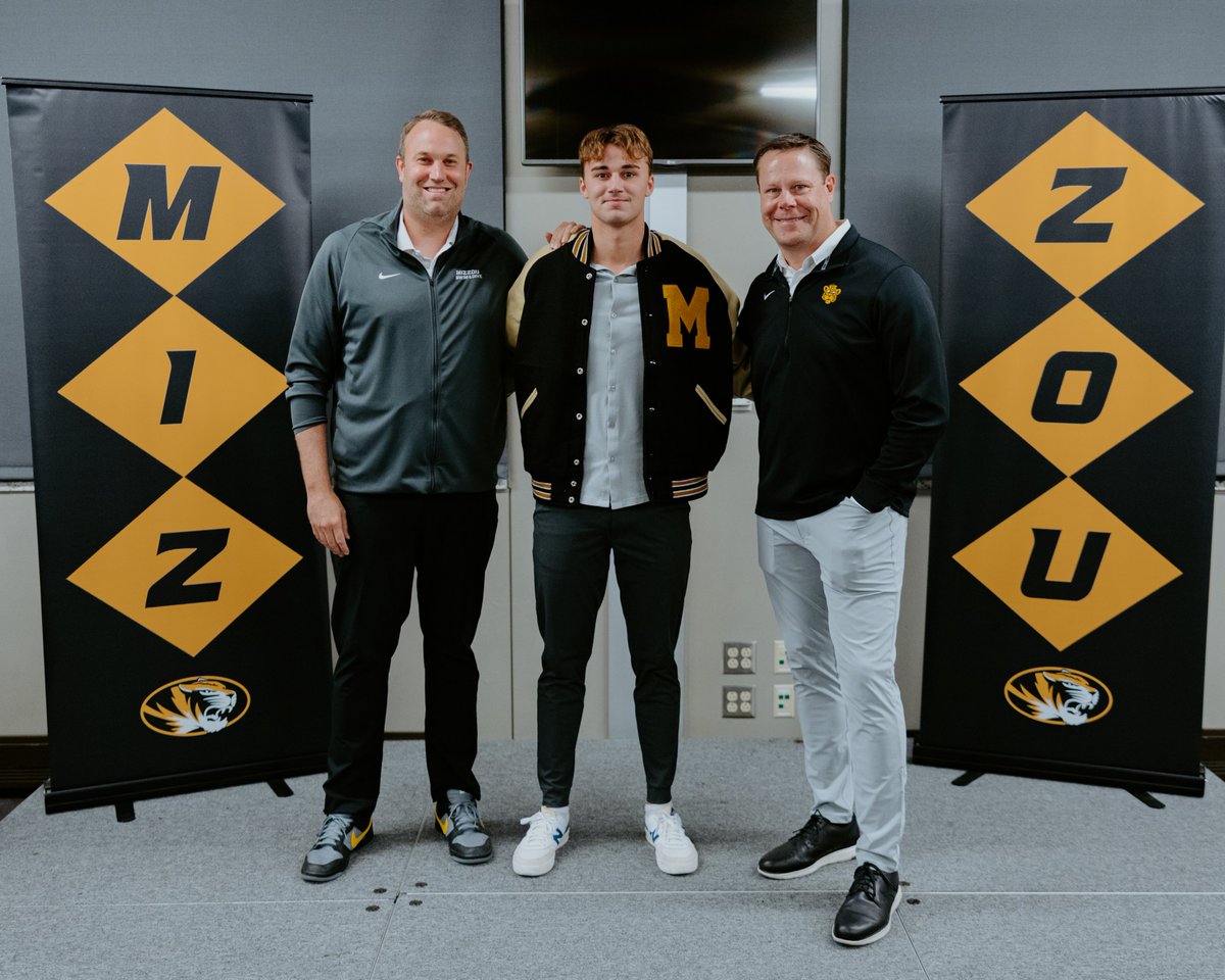 MizzouSwimDive's tweet photo. Congrats to our newest letterwinners!🖤M-I-Z💛

#MIZ🐯🌊 https://t.co/O6aKoaP467