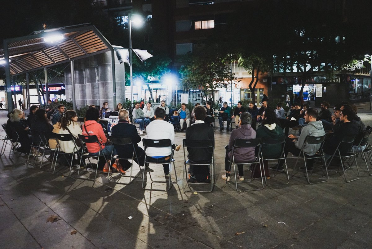 Que això es comença a escalfar! La gent s’ajunta i s’activa per preparar la mani del #23N! 🔑

Avui, assemblees obertes a l’Eixample Esquerra i el Fort Pienc. 🔥