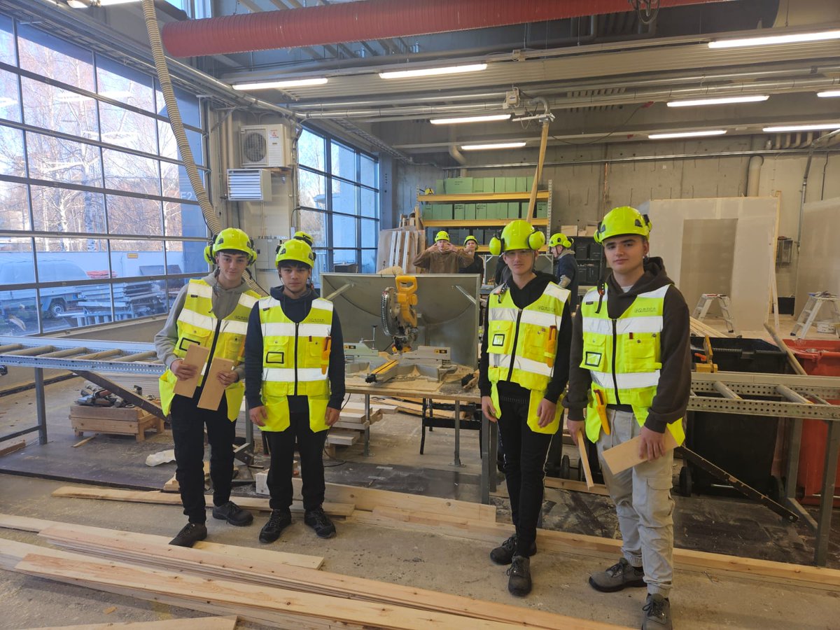 ArmeriaEskola's tweet photo. Erdi-mailako elektrizitate 💡 zikloko lau ikasle #Finlandian daude #EMEU4C 'Eraikin adimendua' modulu praktikoan parte hartzen
@armeriaeskola
@sepiegob
@FPEuskadi
@Gradia
@ErasmusPlus
#Emeu4c #electricity #smartbuilding #Gradia #traineeship #ErasmusPlus https://t.co/f8s8LIaOPw