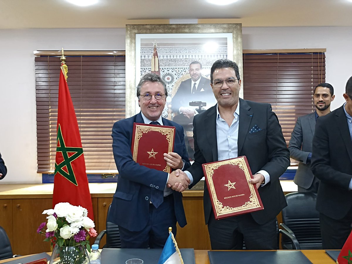 Pendant qu’<a href="/EmmanuelMacron/">Emmanuel Macron</a> renoue à #Rabat avec des rapports normalisés avec le #Maroc j’ai l’honneur de signer avec Karim Achengli à #Agadir 1 nouvel accord cadre pr 3 ans entre <a href="/NvelleAquitaine/">Nouvelle-Aquitaine</a> et <a href="/souss_massa/">souss massa</a> qui prolonge presque 1/4 siècle de coopération <a href="/al_rousset/">Alain Rousset</a> #coopdec