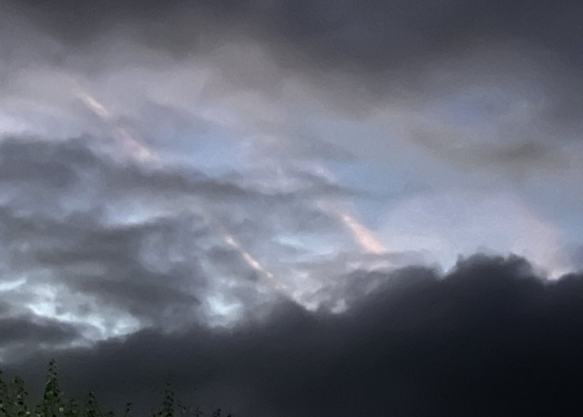 Saw these strange diagonal beams on light during this evenings sunset <a href="/StaffsSkies/">Staffordshire Skies</a> Church Eaton