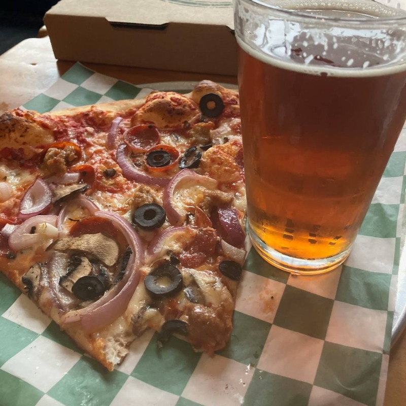 somebodyelse's tweet photo. I'm giving away $25 again, but...

Something amusing happened last time. Only one person entered the giveaway 😅 they bought pizza &amp; beer and sent me a photo: