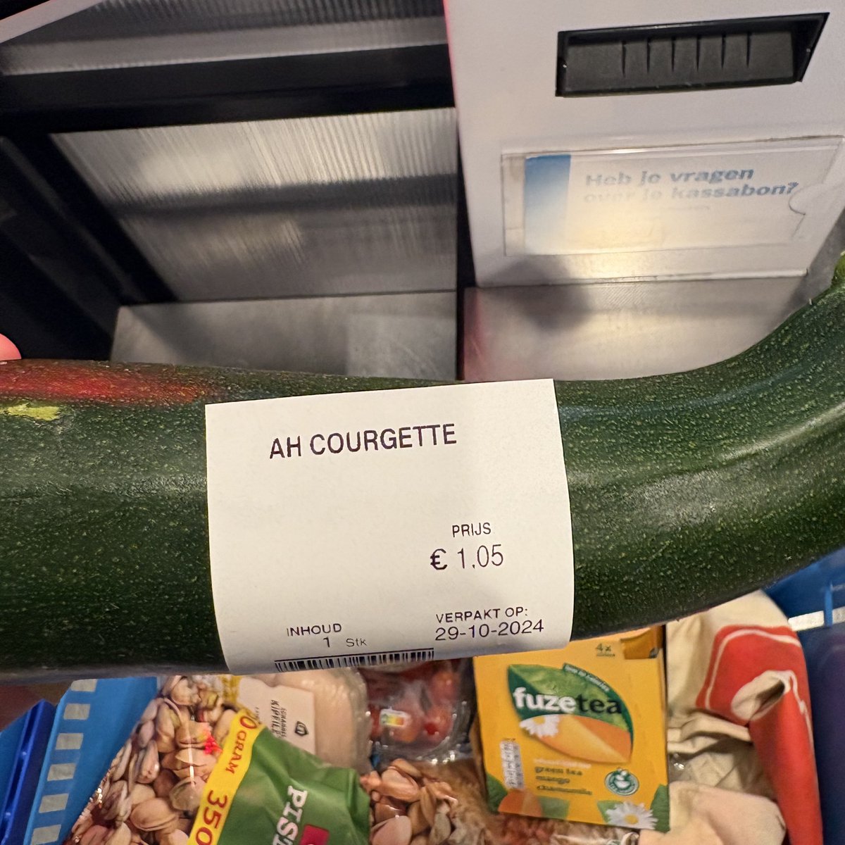RemziSenpai's tweet photo. Ik wanneer ik me herinner hoe die ene groene groente ook alweer heet. https://t.co/Hph2LGXd33
