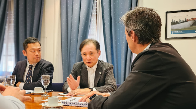 SA_Defensa's tweet image. 📍#Argentina (🇦🇷)

Yesterday, the #Japanese (🇯🇵) ambassador to Argentina, Hiroshi Yamauchi, and Argentinian government representatives visited the Córdoba facilities of #FAdeA  to learn about joint business opportunities between Argentina and Japan in the aeronautical industry.