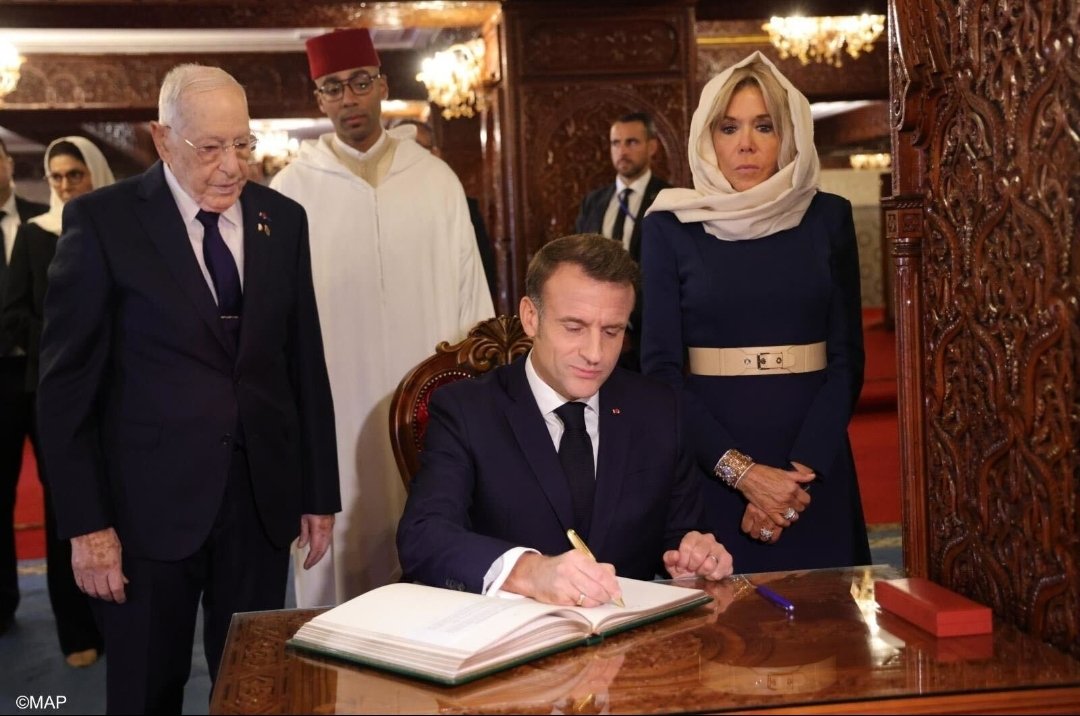 Oxitan30's tweet photo. Brigitte Macron se voile pour respecter les traditions au Maroc..
On aimerait que ce qui viennent en France respectent également les traditions en France.
A Rome fais comme les romains..
#hdpros2 #TPMP https://t.co/XHgwKFtIF9