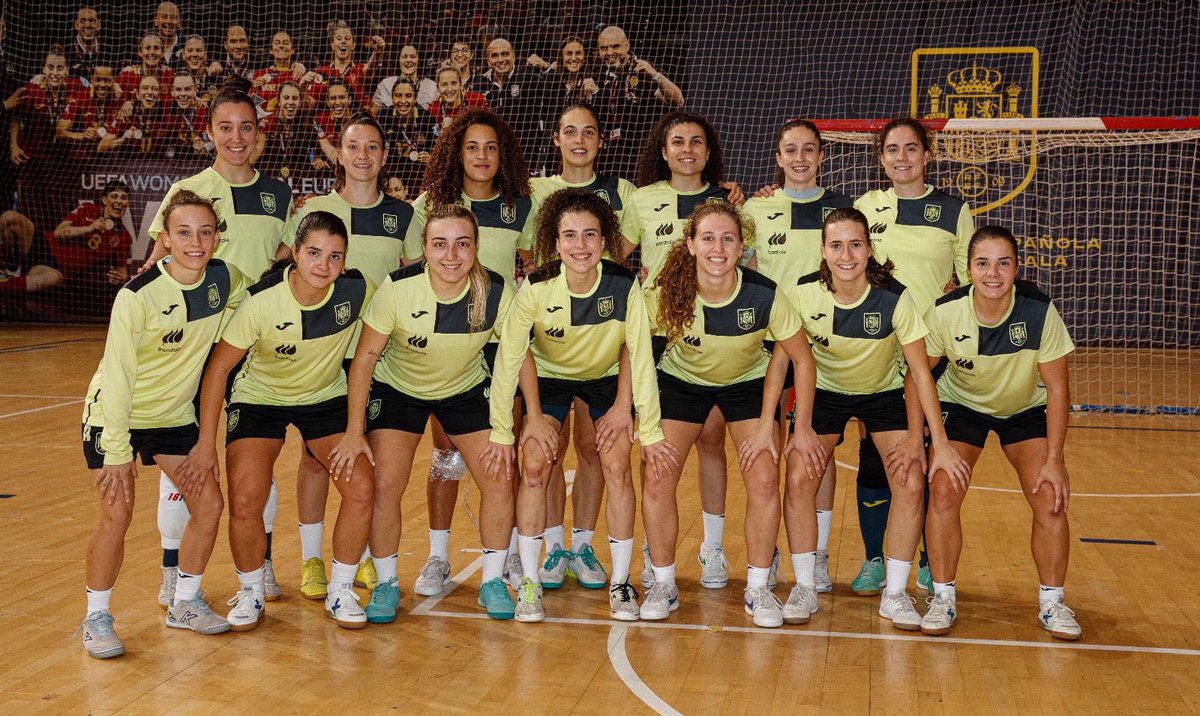 A.D. Alcorcón F.S.F. (@adalcorconfsf) on Twitter photo | SELECCIÓN ESPAÑOLA SUB-23| 🇪🇸
<a href="/albitatleti11/">albitafdez11</a> y <a href="/Laurasancheezz9/">Laura</a> ya se encuentran concentradas con la <a href="/SEFutbolFem/">Selección Española Femenina de Fútbol</a> sub-23 para preparar el partido que disputarán mañana contra Futsi Navalcarnero.
¡Suerte chicas! 💪🏼💛
#CorazónAmarillo | SELECCIÓN ESPAÑOLA SUB-23| 🇪🇸
<a href="/albitatleti11/">albitafdez11</a> y <a href="/Laurasancheezz9/">Laura</a> ya se encuentran concentradas con la <a href="/SEFutbolFem/">Selección Española Femenina de Fútbol</a> sub-23 para preparar el partido que disputarán mañana contra Futsi Navalcarnero.
¡Suerte chicas! 💪🏼💛
#CorazónAmarillo