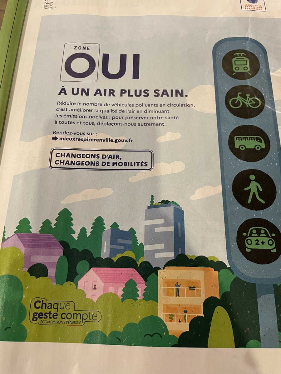 Olivier Razemon (@olivierrazemon) on Twitter photo La République française se vante de prôner un air plus sain (pub dans <a href="/SocietyOfficiel/">Society et Society+</a>) et s’apprête en même temps à abandonner les crédits pour les infrastructures cyclables. La République française se vante de prôner un air plus sain (pub dans <a href="/SocietyOfficiel/">Society et Society+</a>) et s’apprête en même temps à abandonner les crédits pour les infrastructures cyclables.