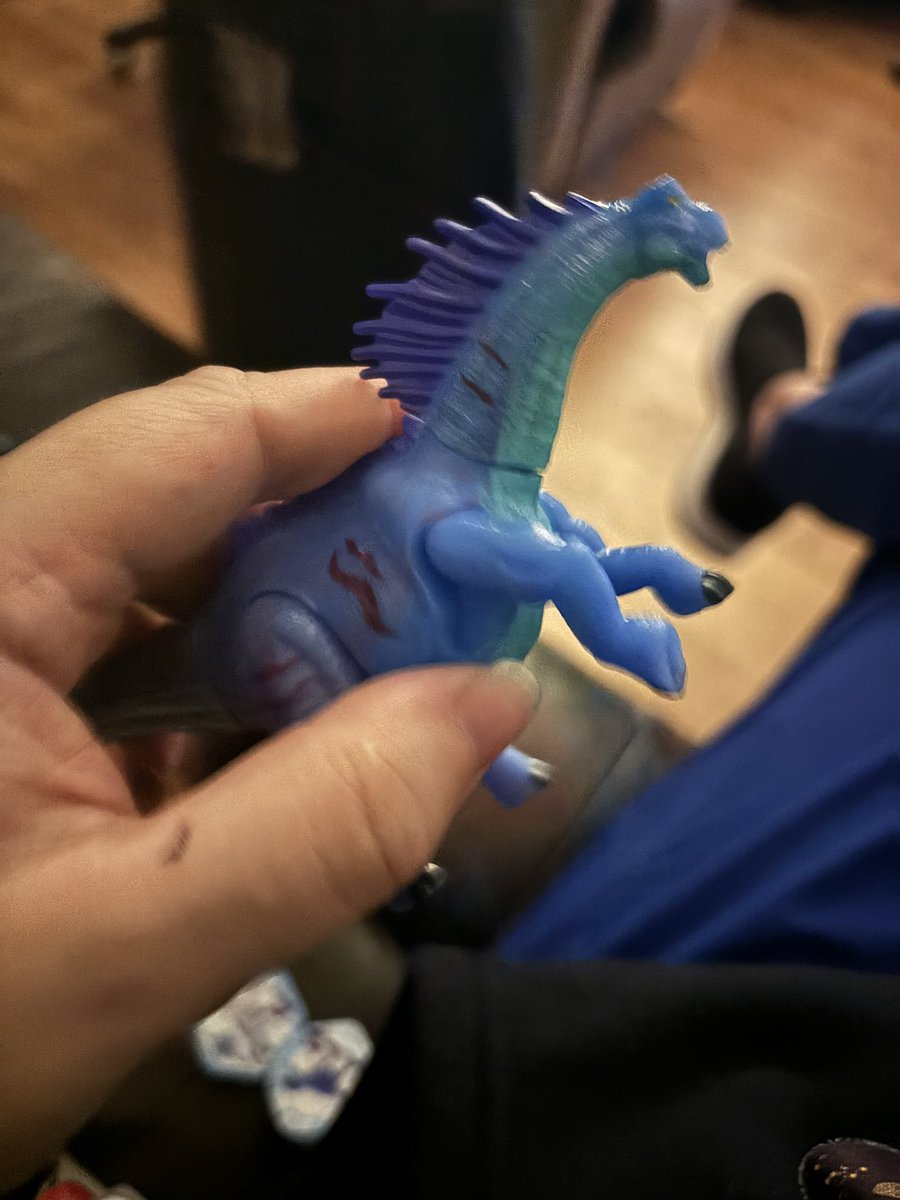 mackemmayhem's tweet photo. @Tesco when did dinosaurs have two left feet? 🤣 https://t.co/op9EFsgZQn