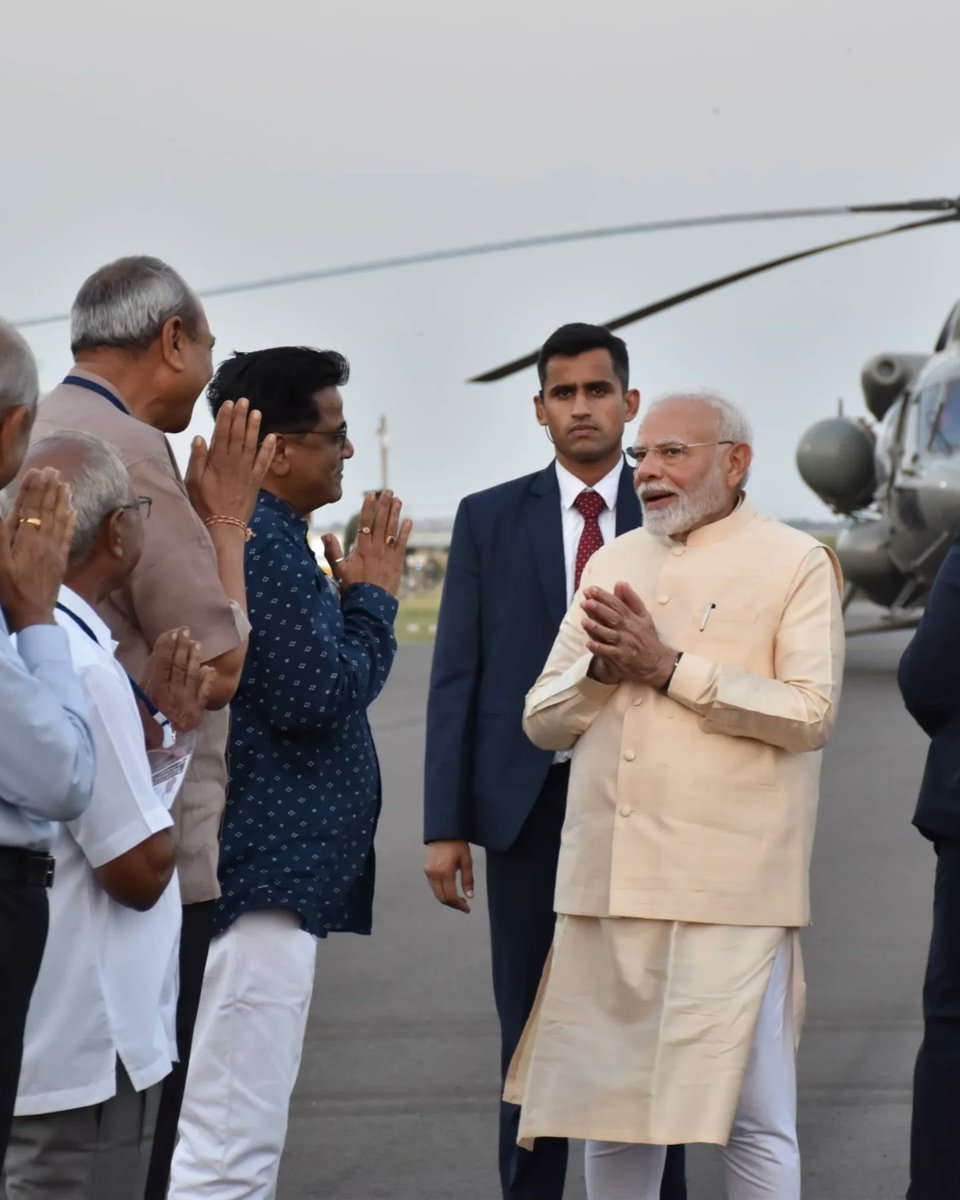 iyogeshbadani's tweet photo. લોકસેવાના અને રાષ્ટ્રકલ્યાણના કાર્યોમાં પોતાના જીવનની એક એક ક્ષણ સમર્પિત કરનાર વૈશ્વિક નેતા અને દેશના યશસ્વી વડાપ્રધાન શ્રી નરેન્દ્રભાઈ મોદી સાહેબ ને ભાવેણાની પાવન ધરા પર સ્વાગત કરવાનો સુવર્ણ અવસર પ્રાપ્ત થયો @narendramodi @BJP4Gujarat @CRPaatil @bjpforbhavnagar https://t.co/WN83zIqd8V