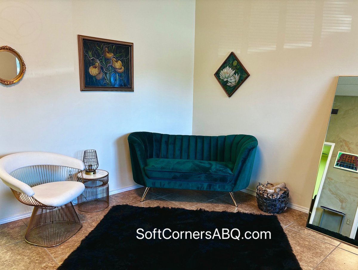 softcornersabq's tweet photo. NEW Review for #SCSC!

Soft Corners Studio Center is a rare gem nestled in Nob Hill. Walking in is like getting a hug from positive energy. This energy is reflected on the walls adorned in art by locals. The lighting is peaceful and happy. (1/3) https://t.co/9fDNk8j1ew