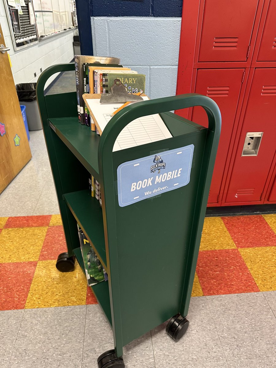 SilkHopeLibrary's tweet image. Middle School was having trouble getting to the library! Shelvis Presley to the rescue! The book mobile is ready to serve! #problemsolution #CCSlibrarymedia @SilkHopeEagles