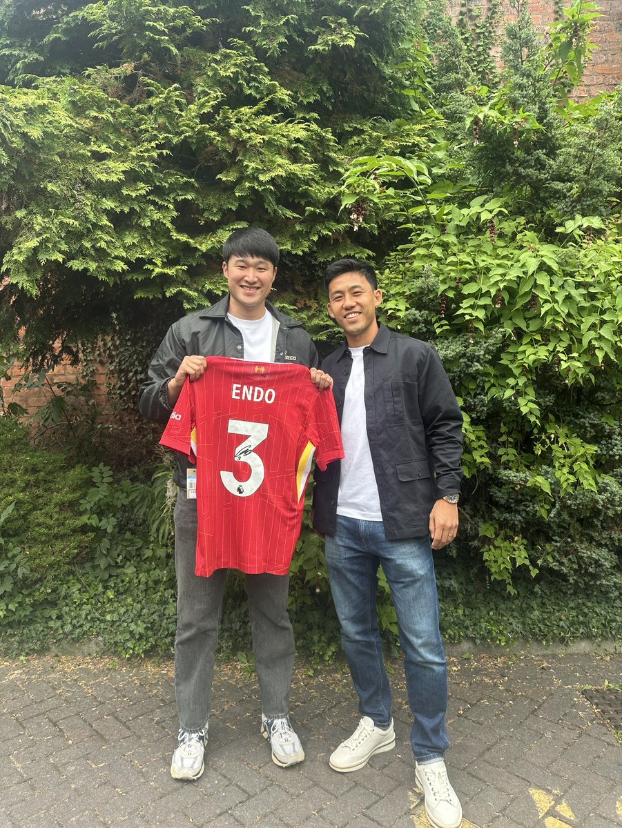 HISAFOOTY's tweet photo. ８月の事ですが...

子供の時にお世話になった湘南ベルマーレに、通訳サポートという形で恩返しさせて頂きました。

・3選手のウルブスU18の練習通訳
・遠藤航選手との面会
・開幕戦 - Arsenal v Wolves と 第二節 - Wolves v Chelseaの観戦

など、素晴らしい時間を経験しました。

感謝。 https://t.co/JqY4zC7Poq