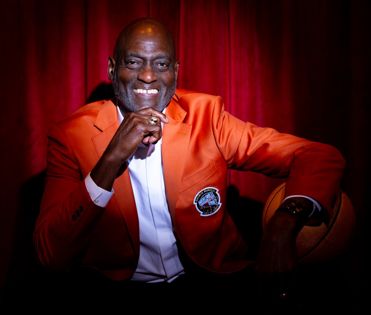 NBAalumni's tweet photo. The cover story of the Fall 2024 #LegendsMagazine highlights @ShowtimeCooper's journey to basketball immortality, including his recent @Hoophall enshrinement and his @Lakers jersey retirement in January

📝 @PeteCroatto

🔗 https://t.co/9zJbMdbtPq https://t.co/NNBqvaJ2cq