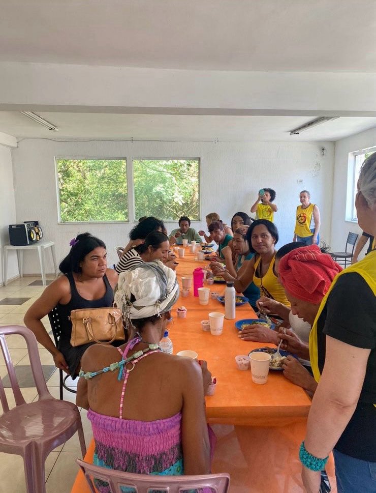 alinadurso's tweet photo. NÃO PASSEM POR ESSE POST SEM COMPARTILHAR

Essas meninas da foto são da casa florescer 2 ficaram quase 2 meses sem receber doações, devido a queda do Twitter e os posts que parei de fazer por aqui

E agora elas precisam muito de doações e apoio

Pix: traviarcado@gmail.com https://t.co/68LhSgmQKC
