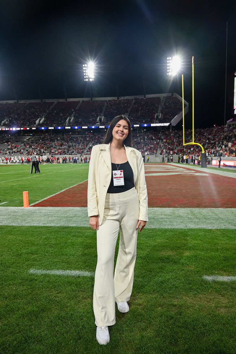 jou_daniela's tweet photo. She’s back…reporting on San Diego State football 🏈 https://t.co/aa27LpJ5gy
