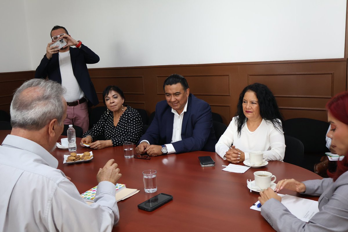 IvonEnriquez_'s tweet photo. Para lograr el desarrollo de nuestra ciudad, como integrantes de la Comisión de Protección Civil el día de hoy mantuvimos una reunión con Rubén Borau, Director de Gestión de Riesgos en Materia de Protección Civil de la Secretaría de Desarrollo Urbano. 🤝🌳🏙 https://t.co/wjz0oZYTlj