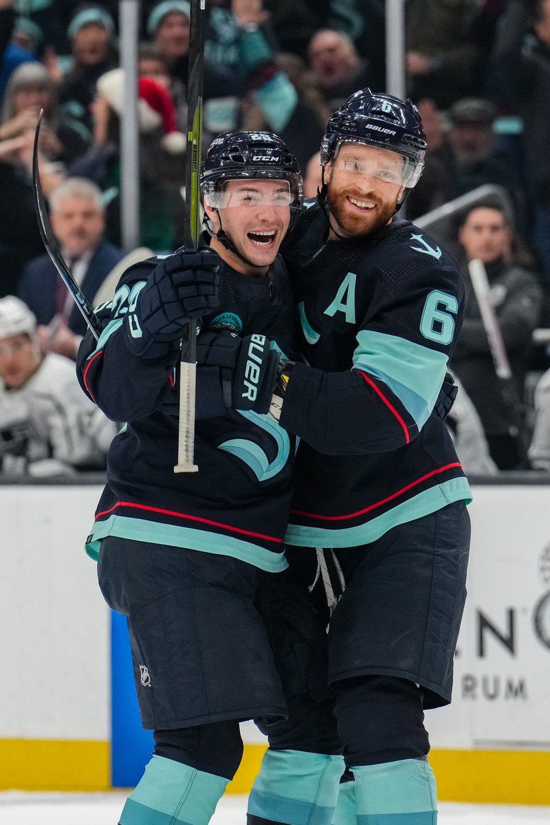 SeattleKraken's tweet photo. RT this post to help us wish @vince_dunn a very happy birthday ✨🧁🥳 https://t.co/0WxyuiwMqk