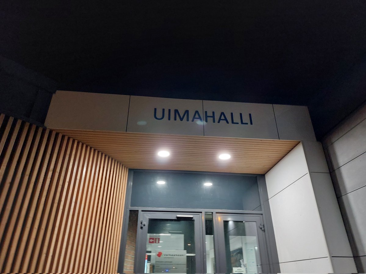 - Asteikolla tyhmä-kiva, mitä mieltä sä oot tästä uimahallista?
- Kyllä tää musta on kiva.

Uimahallin saunan taaperoparlamentin kanssa on helppoa olla samaa mieltä. Ihan paras paikka pitkän työpäivän päätteeksi!