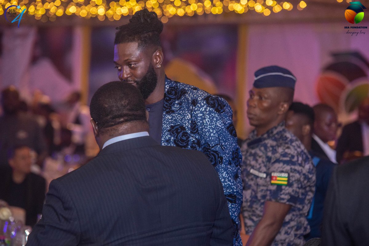 Fondation_SEA's tweet photo. ~𝐉𝐔𝐁𝐈𝐋𝐄́ 𝐒𝐄𝐀 🔥🔥🔥🔥

Et pour clore le Jubilé en beauté, le Dîner de Gala de la légende Sheyi Emmanuel Adebayor... 

𝑪'𝑬́𝑻𝑨𝑰𝑻 𝑩𝑬𝑨𝑼 𝑬𝑻 𝑺𝑷𝑬𝑪𝑻𝑨𝑪𝑼𝑳𝑨𝑰𝑹𝑬 !!!!✨

#FondationSEA #JubiléSEA #DinerDeGala #SheyiEmmanuelAdebayor #Football #Togo https://t.co/FBV20UTEy6