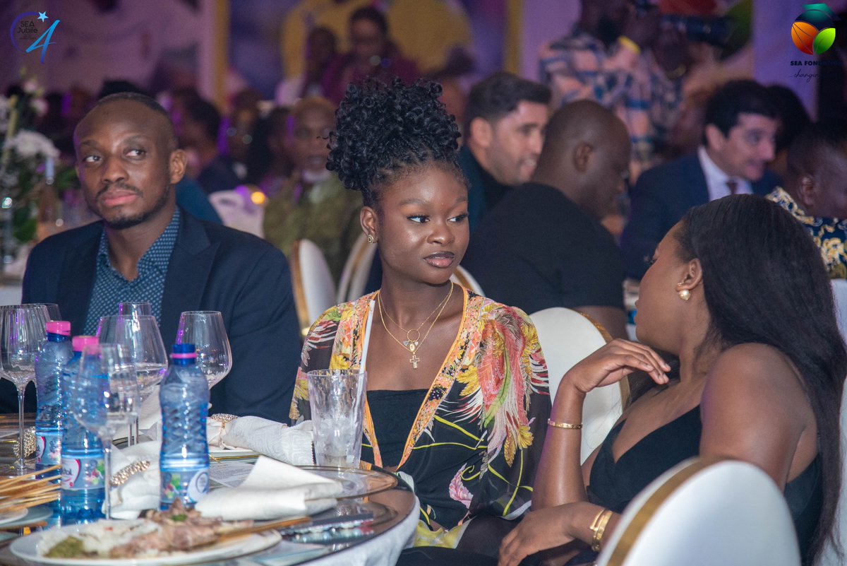Fondation_SEA's tweet photo. ~𝐉𝐔𝐁𝐈𝐋𝐄́ 𝐒𝐄𝐀 🔥🔥🔥🔥

Et pour clore le Jubilé en beauté, le Dîner de Gala de la légende Sheyi Emmanuel Adebayor... 

𝑪'𝑬́𝑻𝑨𝑰𝑻 𝑩𝑬𝑨𝑼 𝑬𝑻 𝑺𝑷𝑬𝑪𝑻𝑨𝑪𝑼𝑳𝑨𝑰𝑹𝑬 !!!!✨

#FondationSEA #JubiléSEA #DinerDeGala #SheyiEmmanuelAdebayor #Football #Togo https://t.co/FBV20UTEy6