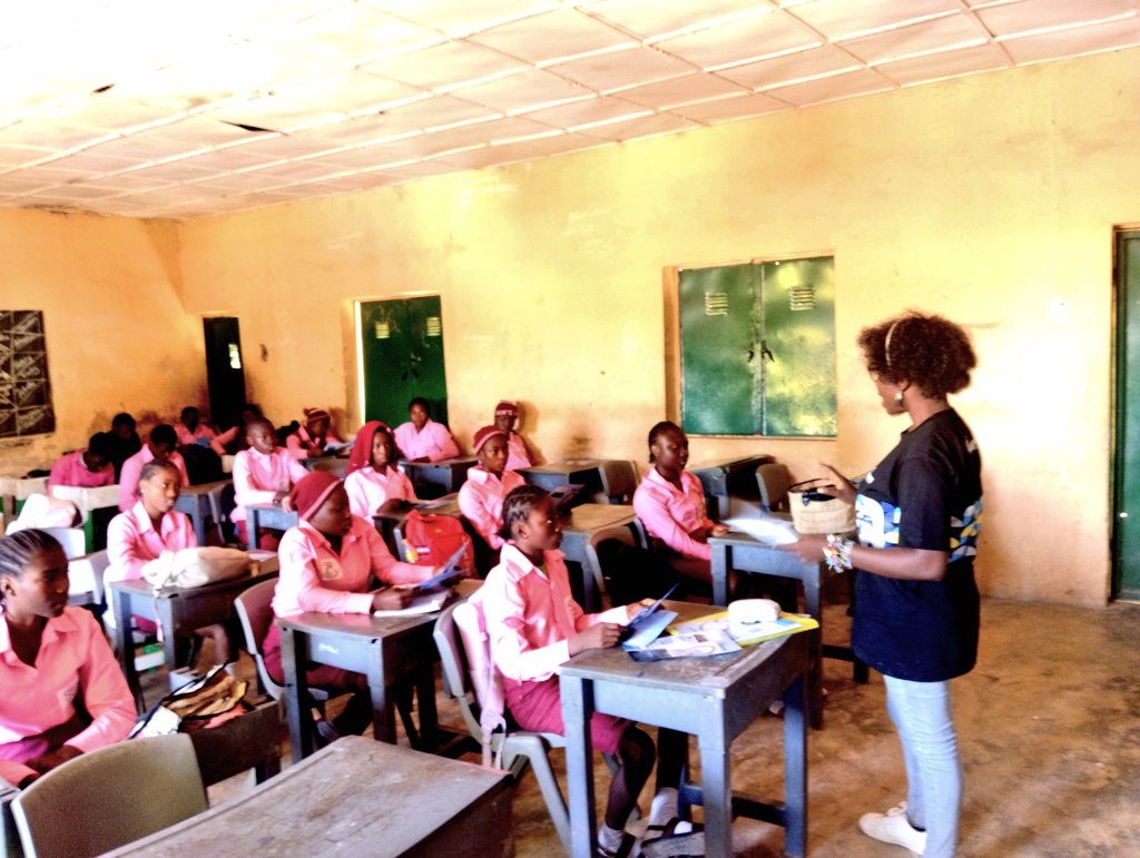 JournoJiva's tweet image. Today, I had the privilege of enlightening young minds at a Government Secondary School on digital literacy and fact-checking. It was inspiring to see their curiosity and eagerness to learn. Thanks to @DubawaFacts for making this possible.

#WeekForTruth2024 #AmplifyTruth #MIL