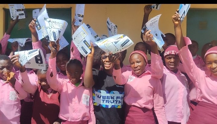 JournoJiva's tweet image. Today, I had the privilege of enlightening young minds at a Government Secondary School on digital literacy and fact-checking. It was inspiring to see their curiosity and eagerness to learn. Thanks to @DubawaFacts for making this possible.

#WeekForTruth2024 #AmplifyTruth #MIL