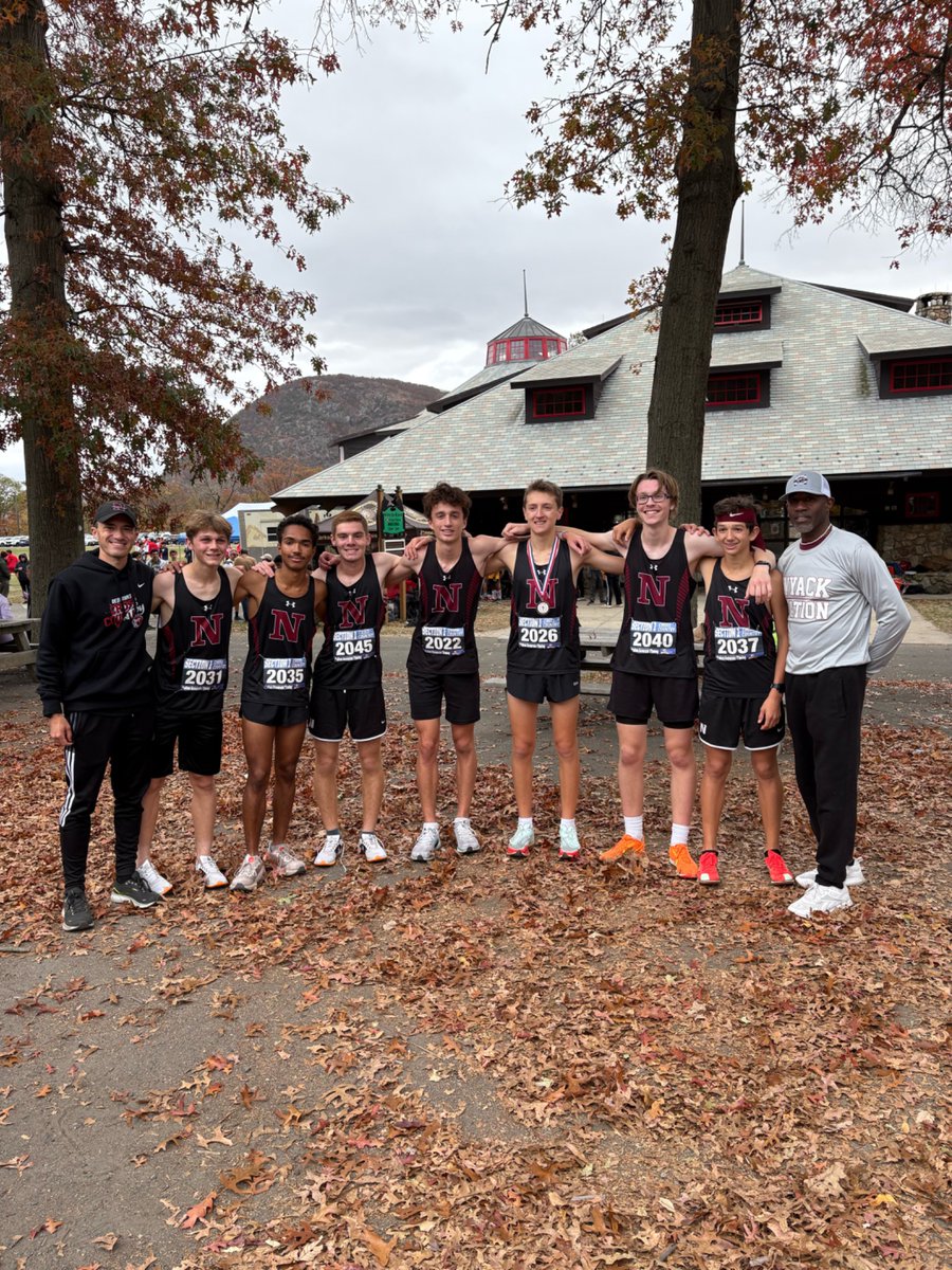 NyackHSAthletic's tweet photo. History fot boys cross country!! The team places third at the Rockland County Meet. First time since 1996 that our boys team finished top 3!!! https://t.co/T2BsiEgyts