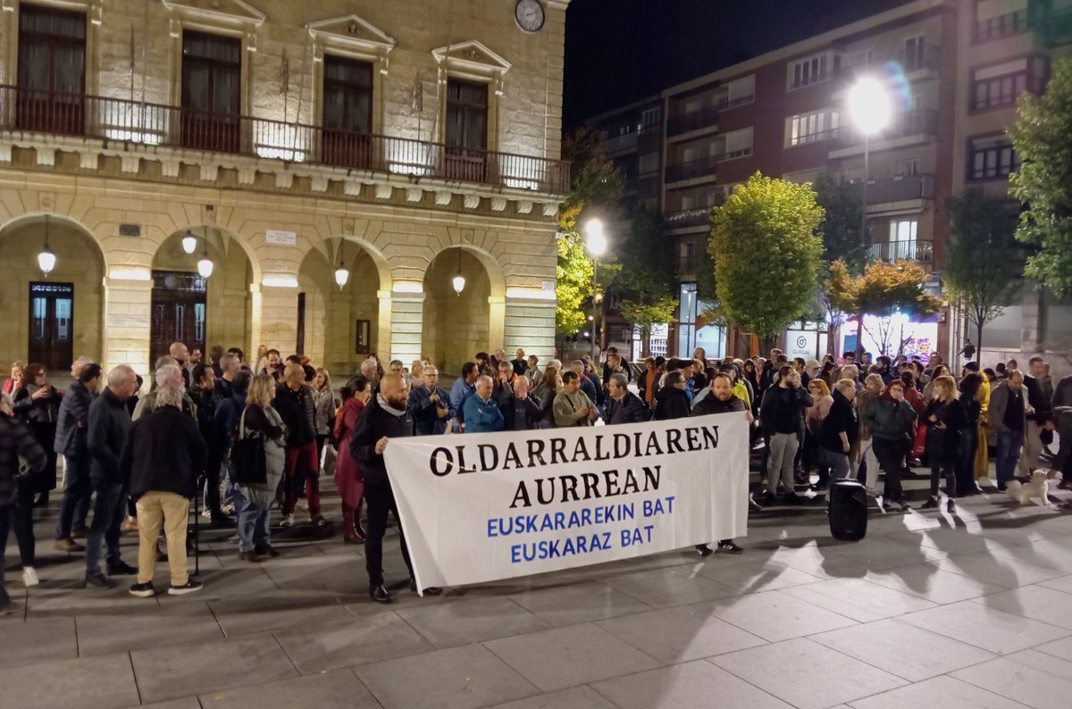 Espainolez bizitzera kondenatu nahi gaituzte, baina jai dute!

Gure hizkuntza eskubideen alde elkartu gara Irunen ere.