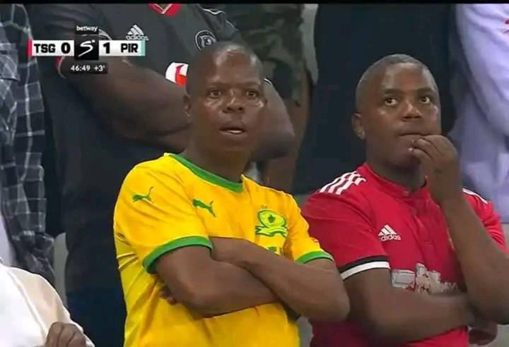 XekiHlongwane's tweet photo. Friends of TS Galaxy are you OK?🤭🤣🤣🤣🤣 🥅 @TSGALAXYFC 0 - 2 @orlandopirates #OrlandoPirates
#OnceAlways https://t.co/jZCQk42TMd